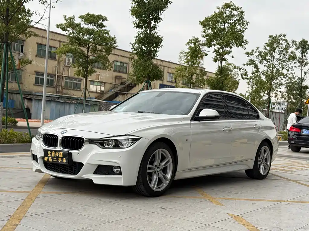 BMW 3 Series 2019 — фото 1