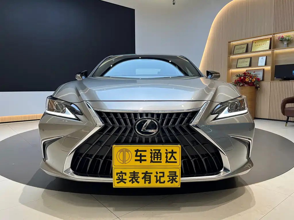 Lexus ES 2024 — фото 1