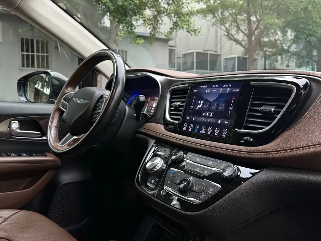 Chrysler Grand Voyager 2018 — фото 19