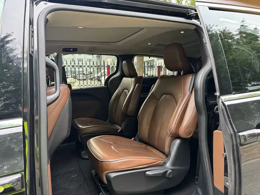 Chrysler Grand Voyager 2018 — фото 26