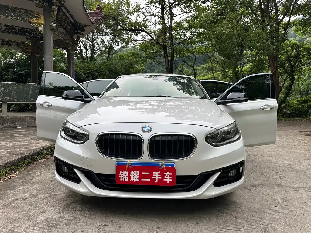 BMW 1 Series 2018 — фото 24