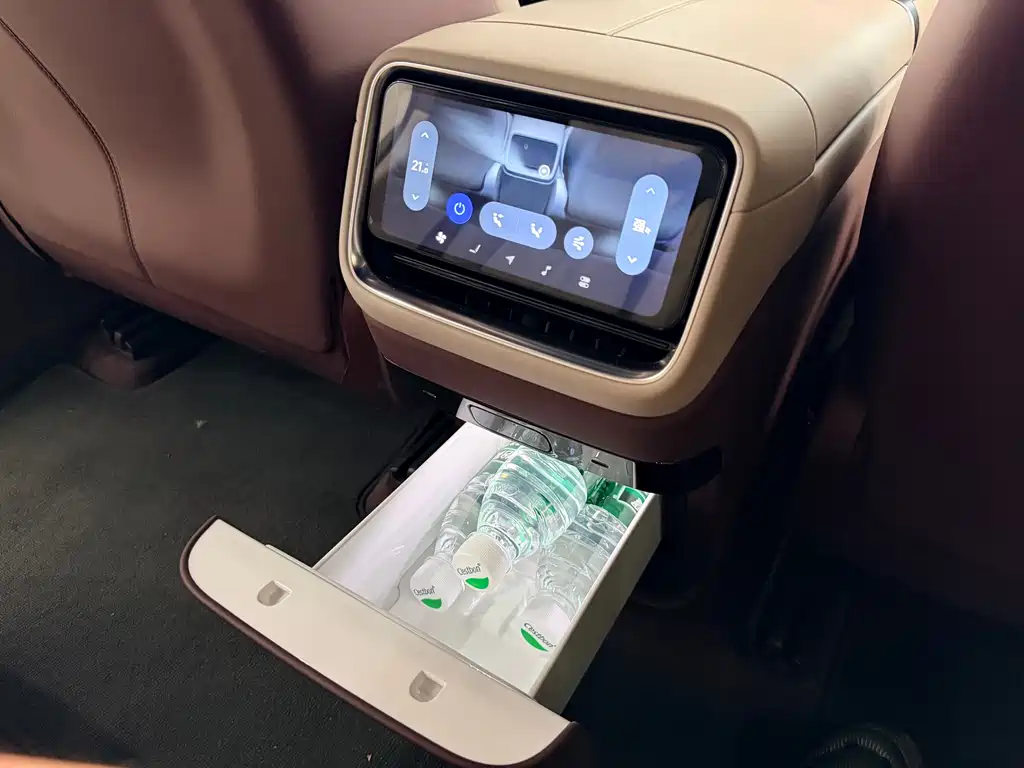 Xiaomi YU7 2025 — фото 10