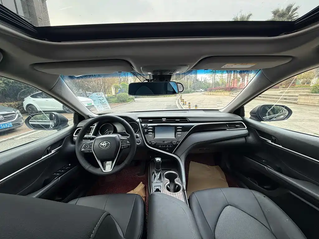 Toyota Camry 2019 — фото 9