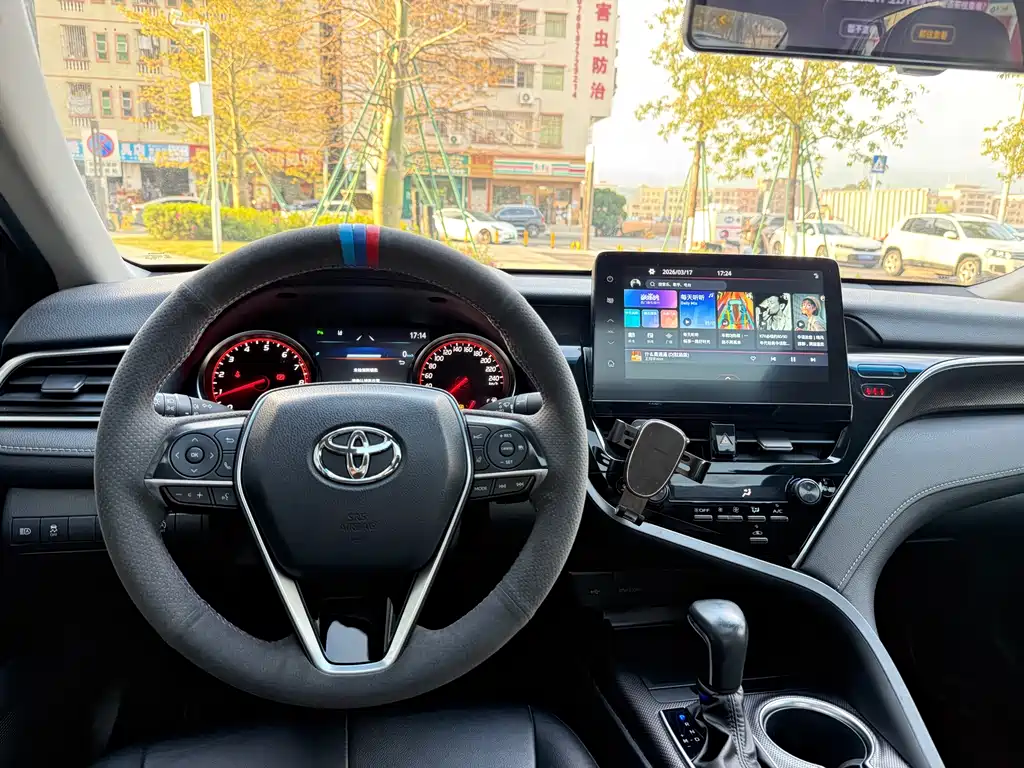 Toyota Camry 2021 — фото 17