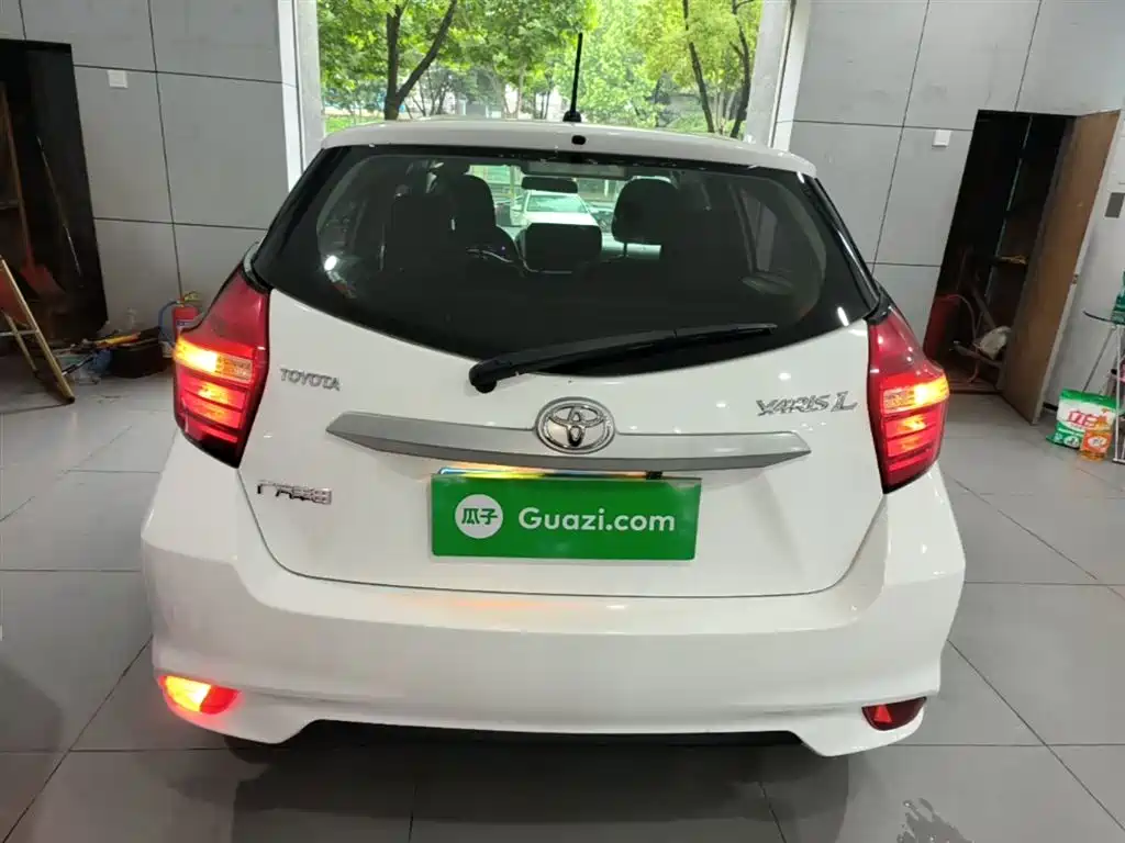 Toyota Yaris L 2017 — фото 6