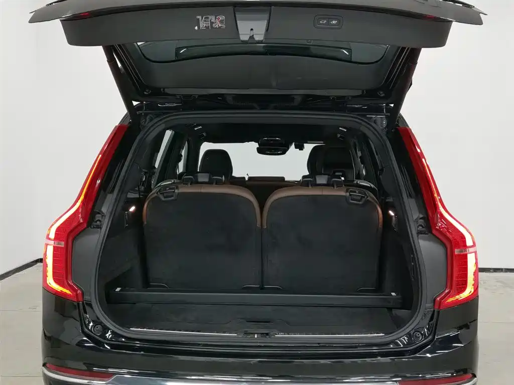 Volvo XC90 2022 — фото 16