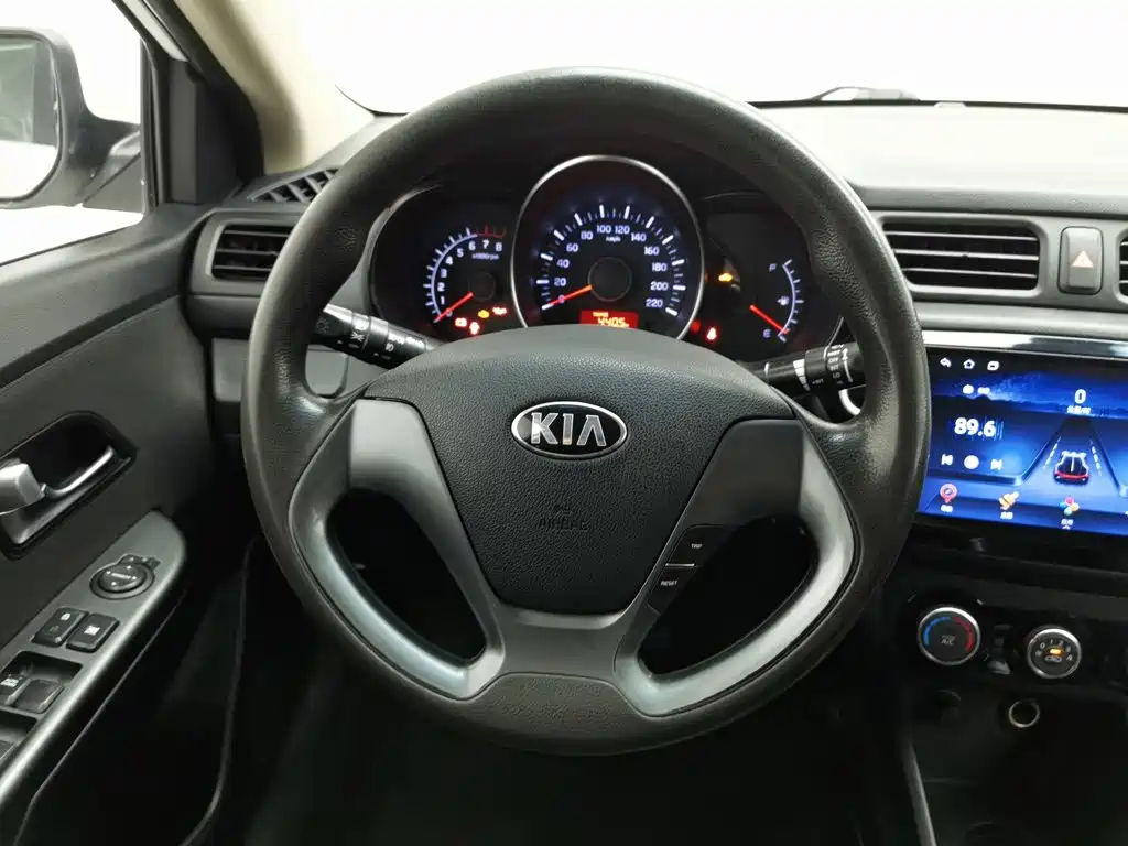 Kia K2 2015 — фото 11