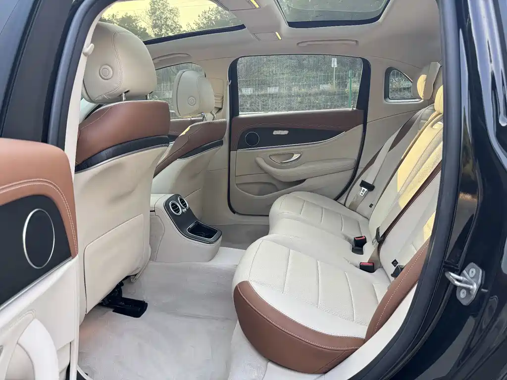 Mercedes-Benz E-Class 2022 — фото 12