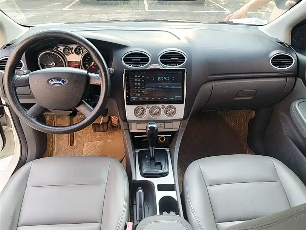 Ford Focus 2014 — фото 10