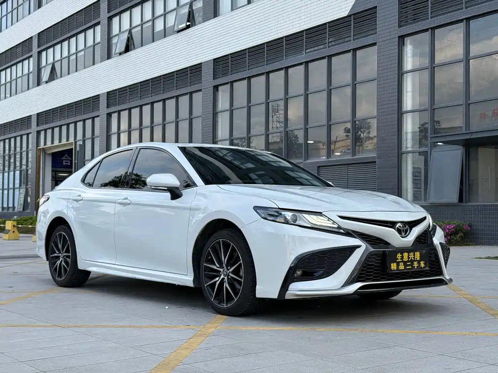 Toyota Camry 2021 — фото 3