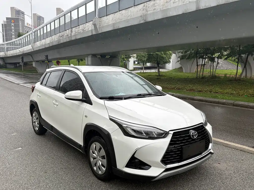 Toyota Yaris L 2022 — фото 3
