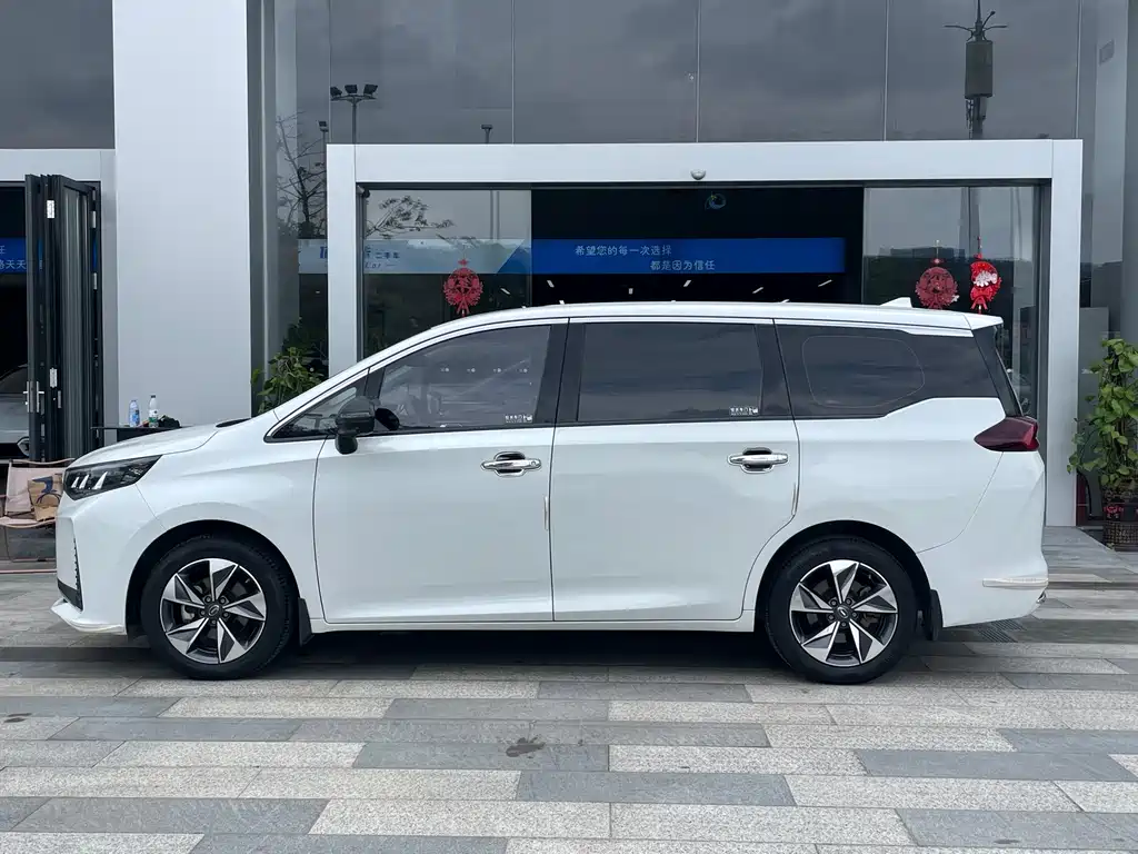 GAC Motor Trumpchi M6 2022 — фото 3
