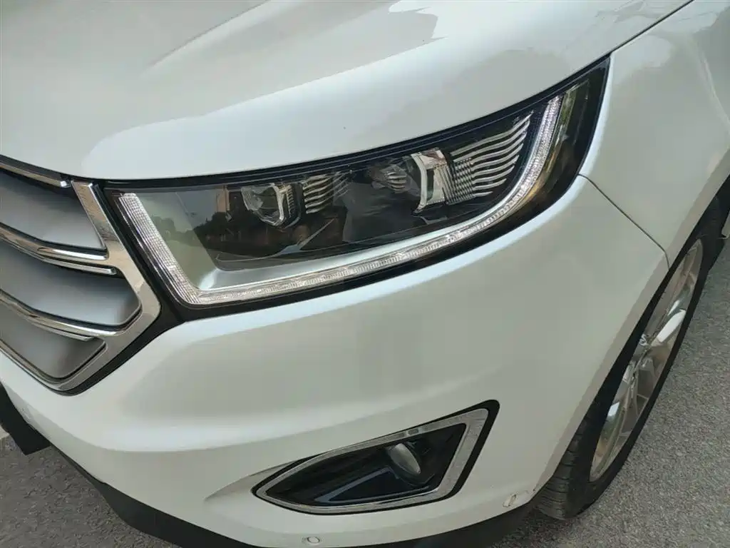 Ford Edge 2017 — фото 24