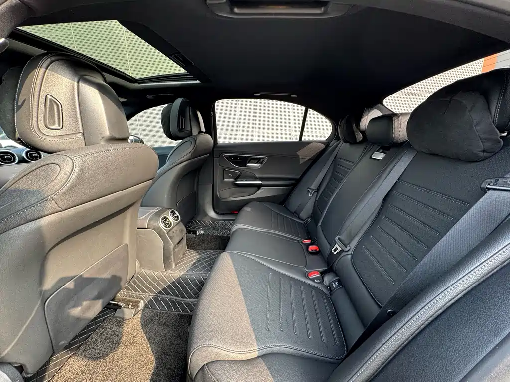 Mercedes-Benz C-Class 2023 — фото 11