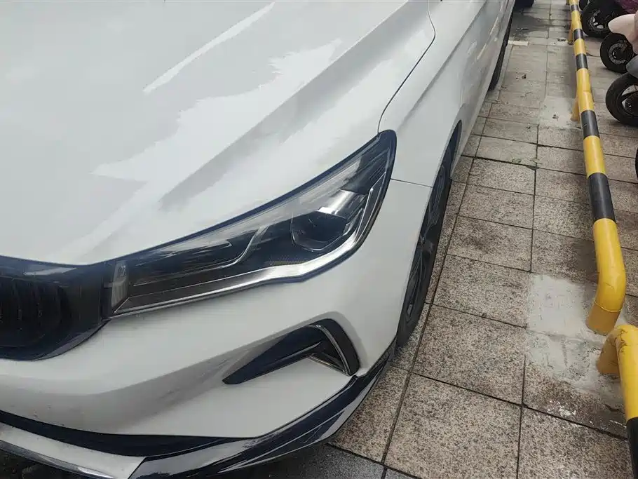 Geely Emgrand 2024
