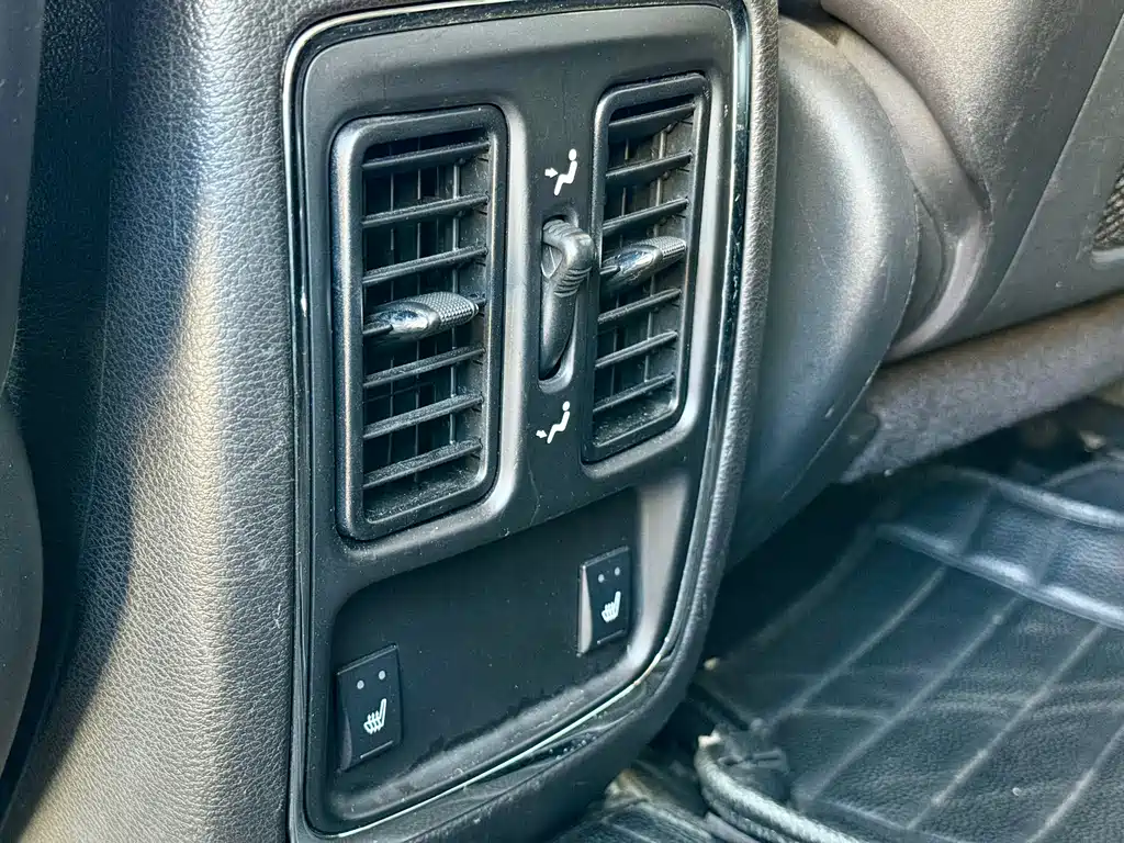 Jeep Grand Cherokee 2012 — фото 15
