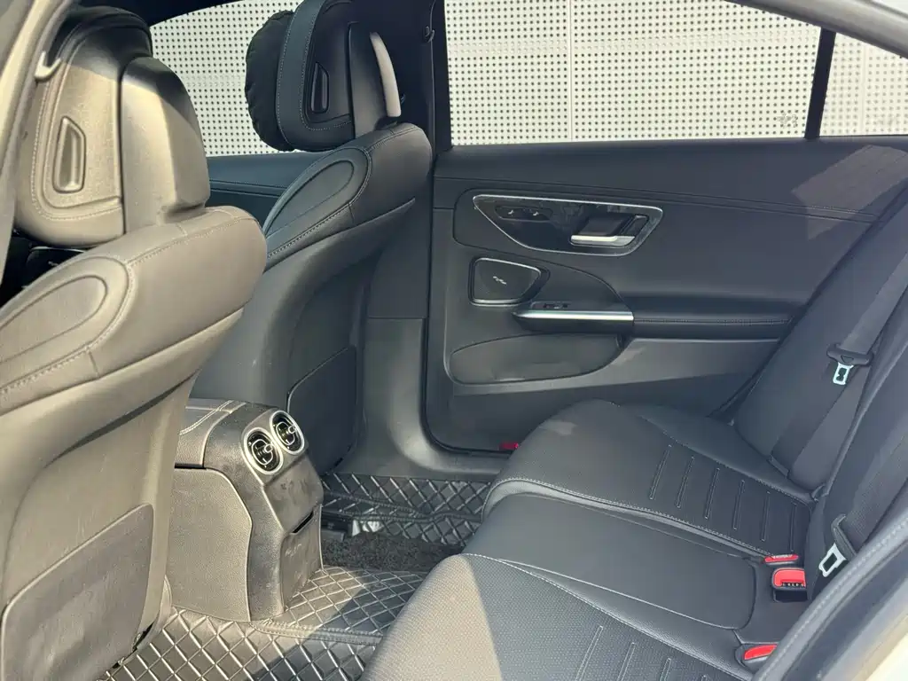 Mercedes-Benz C-Class 2023 — фото 10