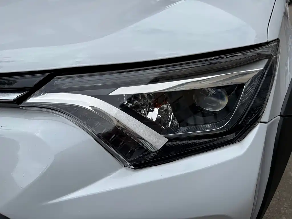 Toyota RAV4 2019 — фото 29