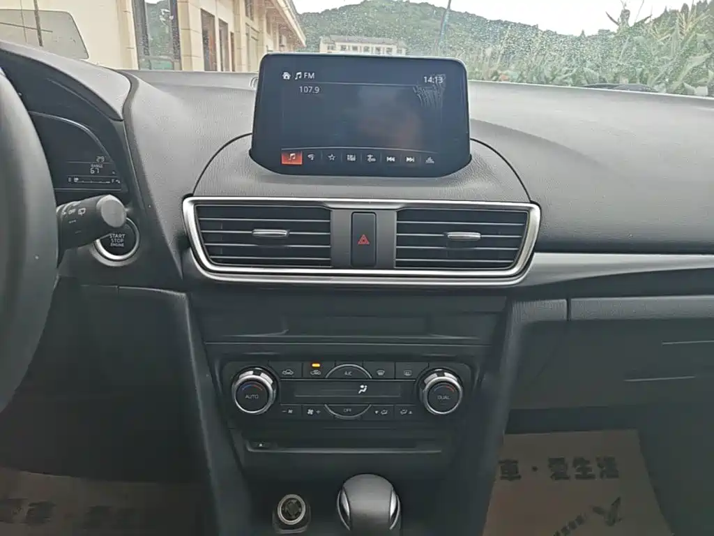 Mazda 3 Axela 2018 — фото 13