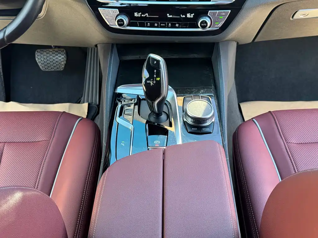 BMW 5 Series 2023 — фото 17