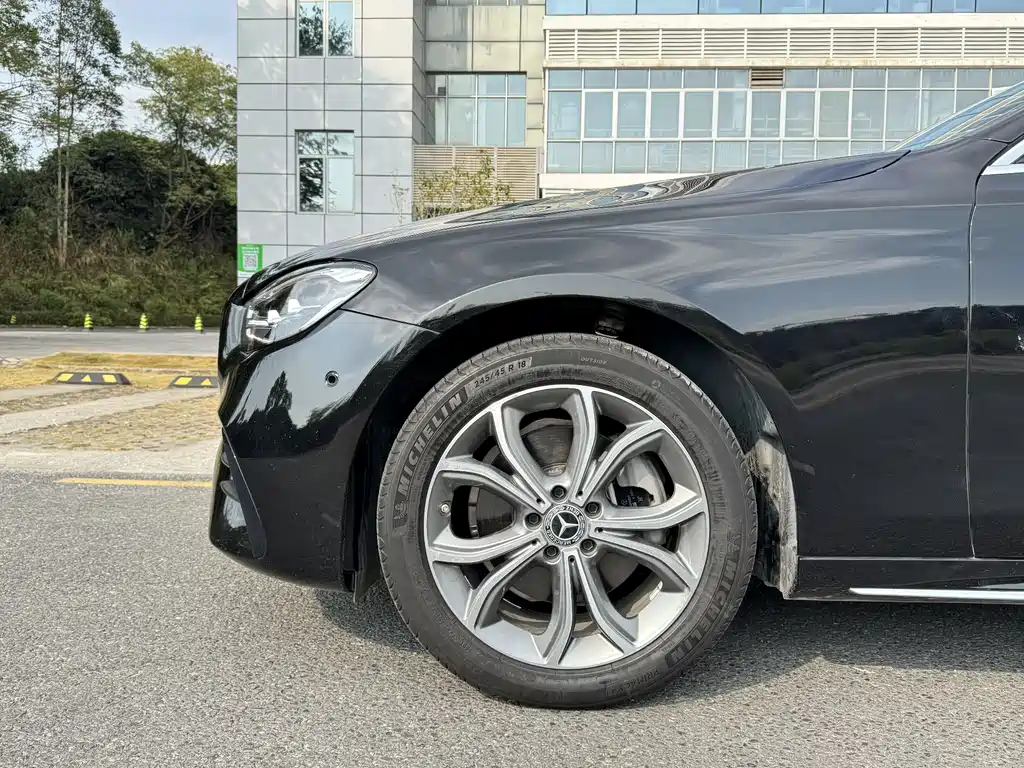 Mercedes-Benz E-Class 2022 — фото 18