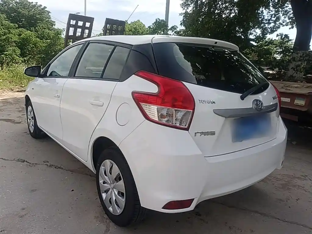 Toyota Yaris L 2015 — фото 5