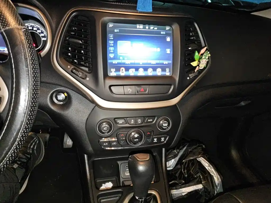 Jeep Cherokee 2017 — фото 10