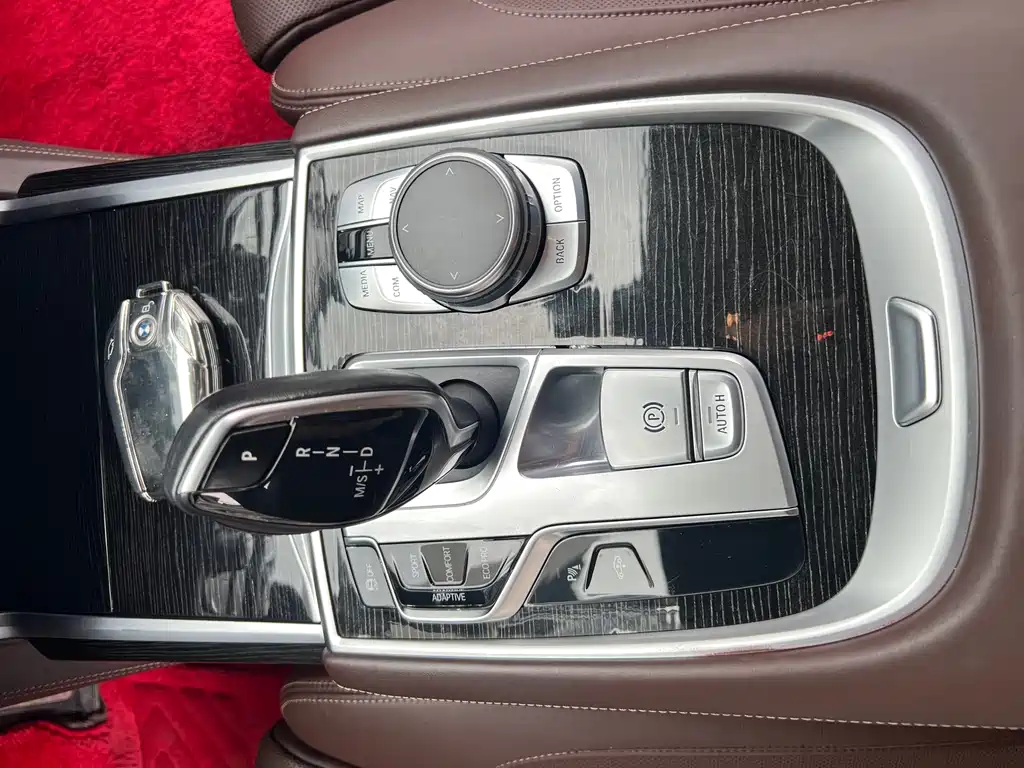 BMW 7 Series 2018 — фото 44