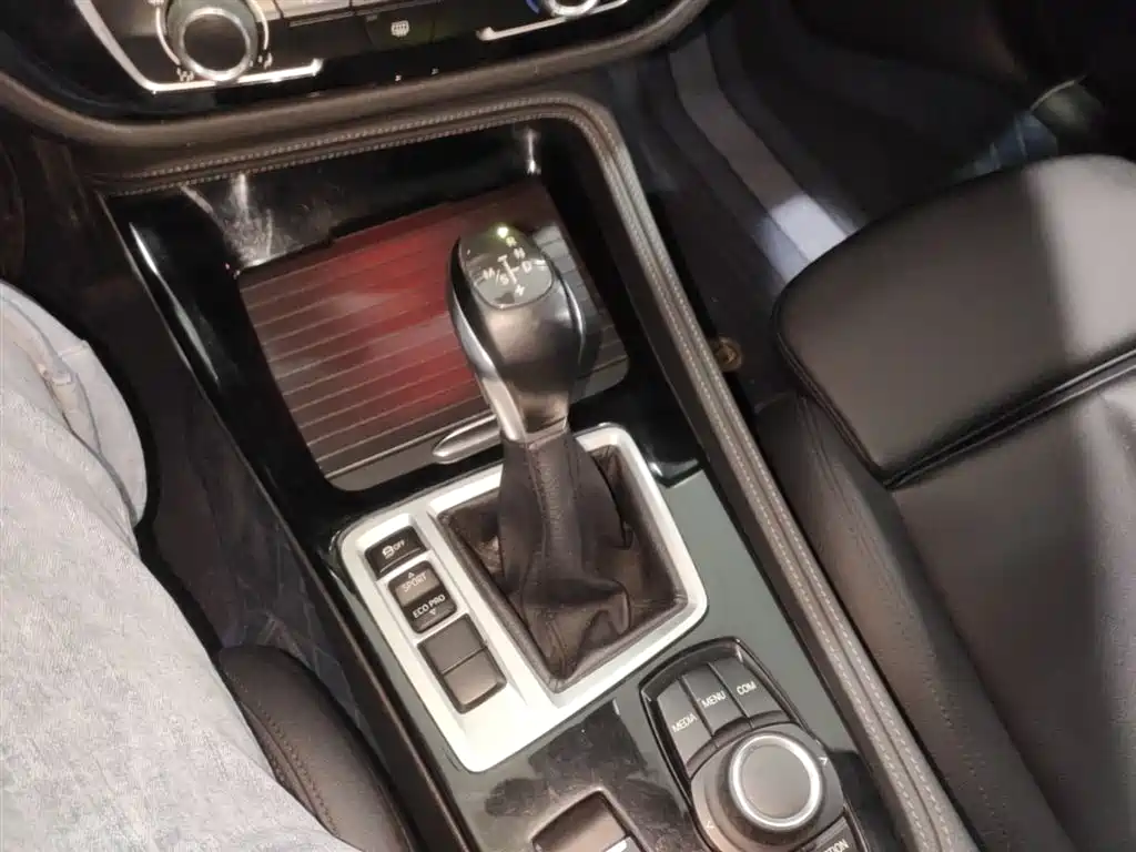 BMW 1 Series 2018 — фото 14