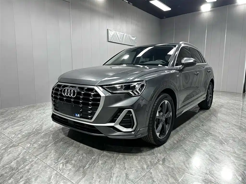 Audi Q3 2022 — фото 1