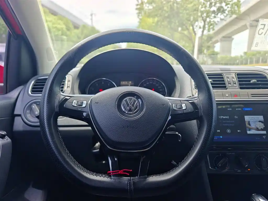 Volkswagen Polo 2017 — фото 15