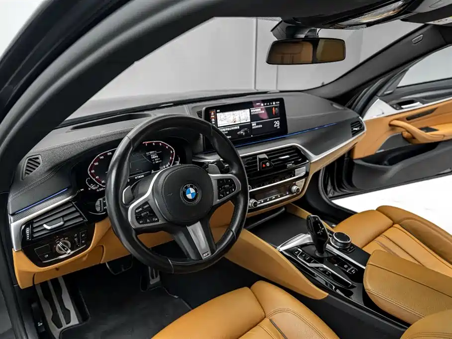 BMW 5 Series 2021 — фото 18
