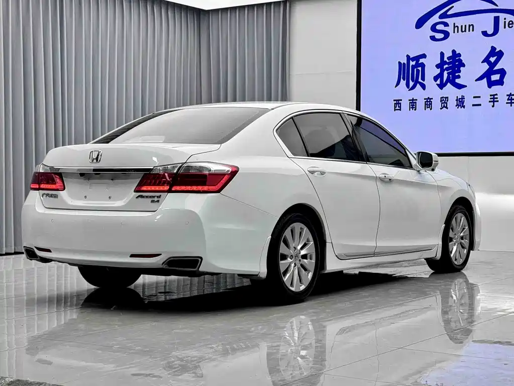 Honda Accord 2014 — фото 15