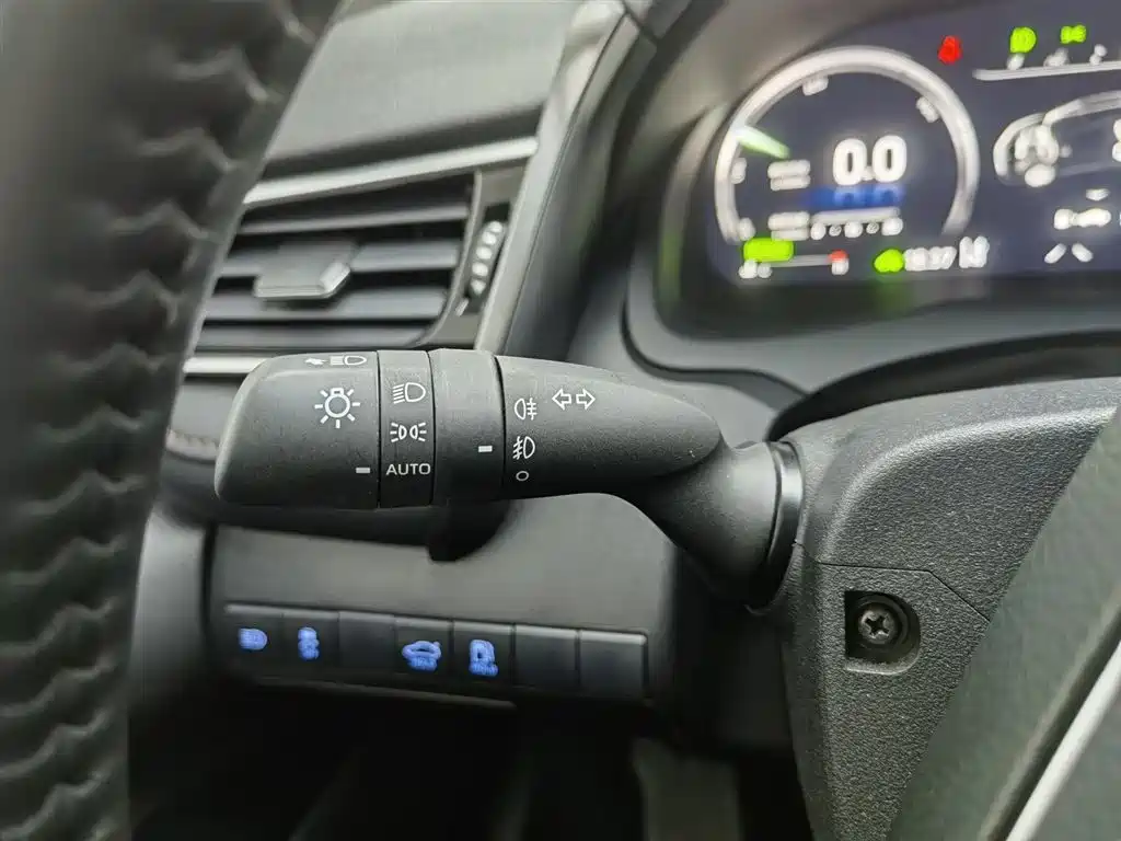 Toyota Camry 2023 — фото 21
