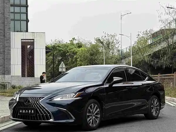 Lexus ES 2022