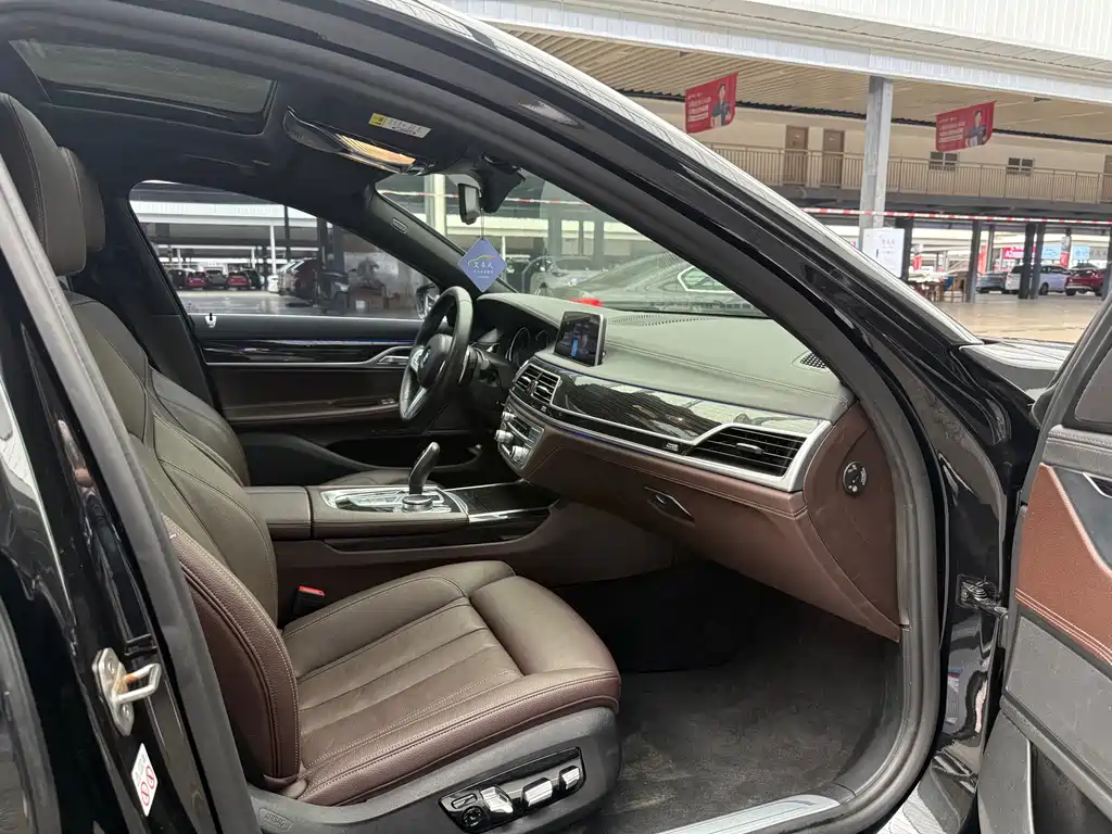 BMW 7 Series 2019 — фото 21