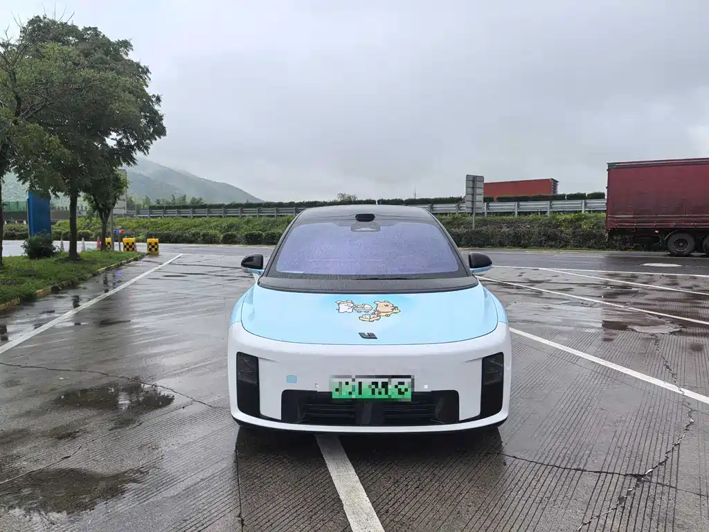 Li Auto i8 2025