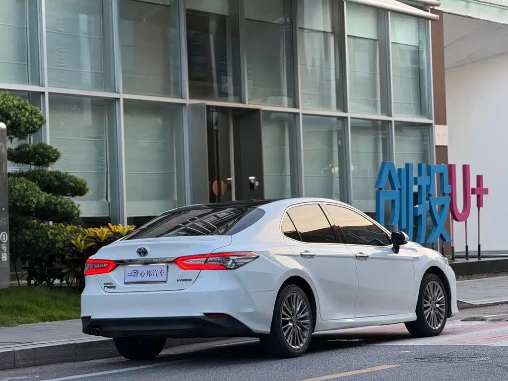Toyota Camry 2019 — фото 21
