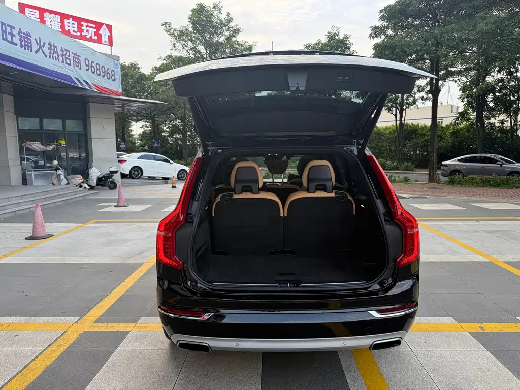 Volvo XC90 2018 — фото 15