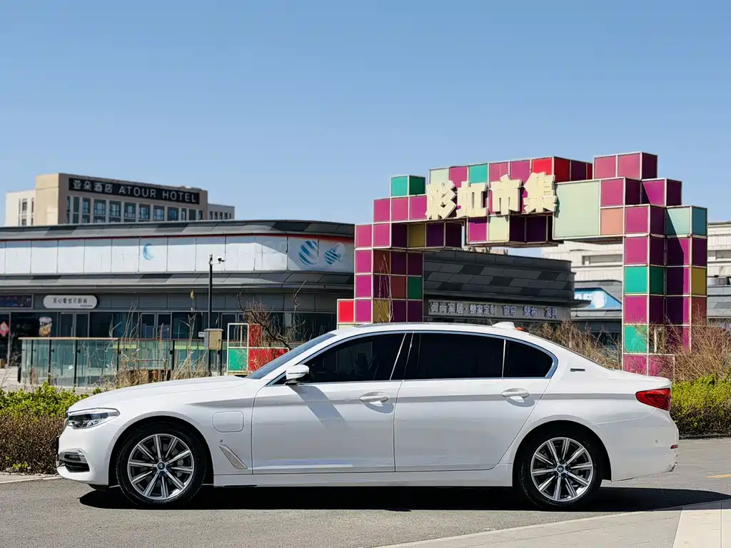 BMW 5 Series New Energy 2018 — фото 3