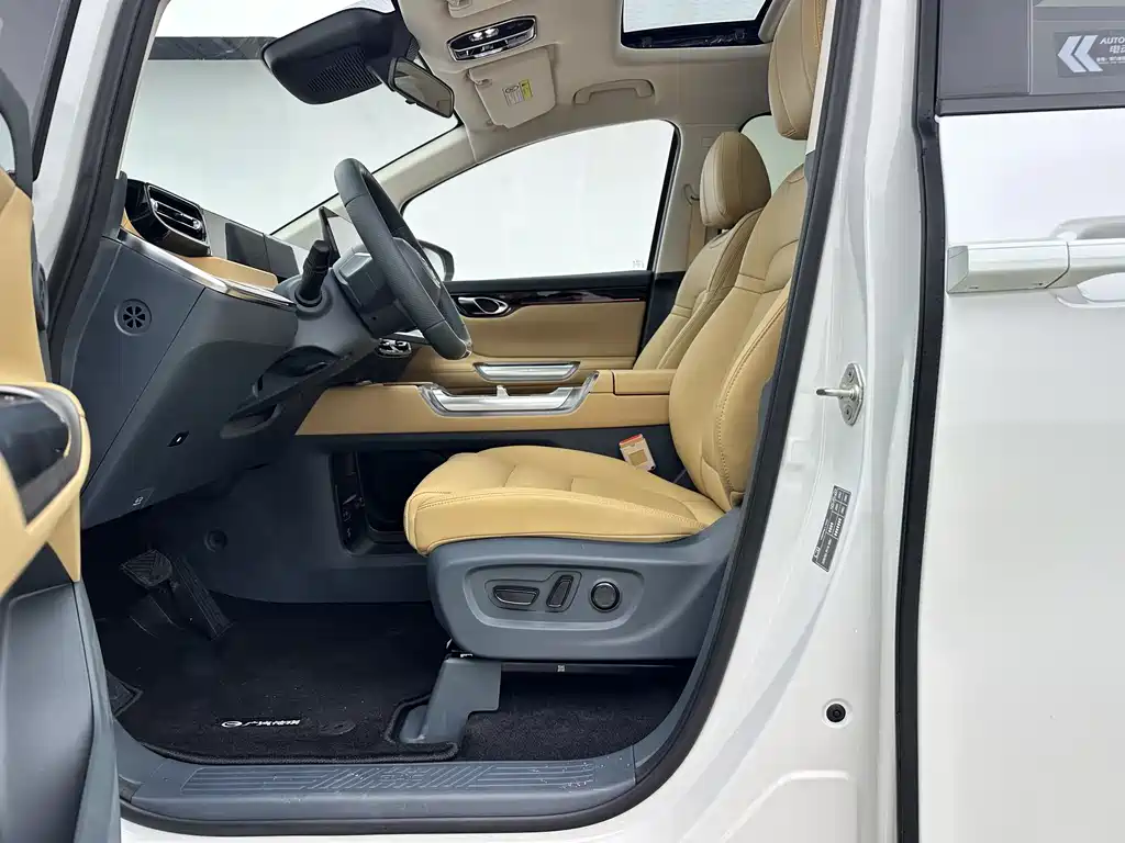 GAC Trumpchi E8 PHEV 2024 — фото 12