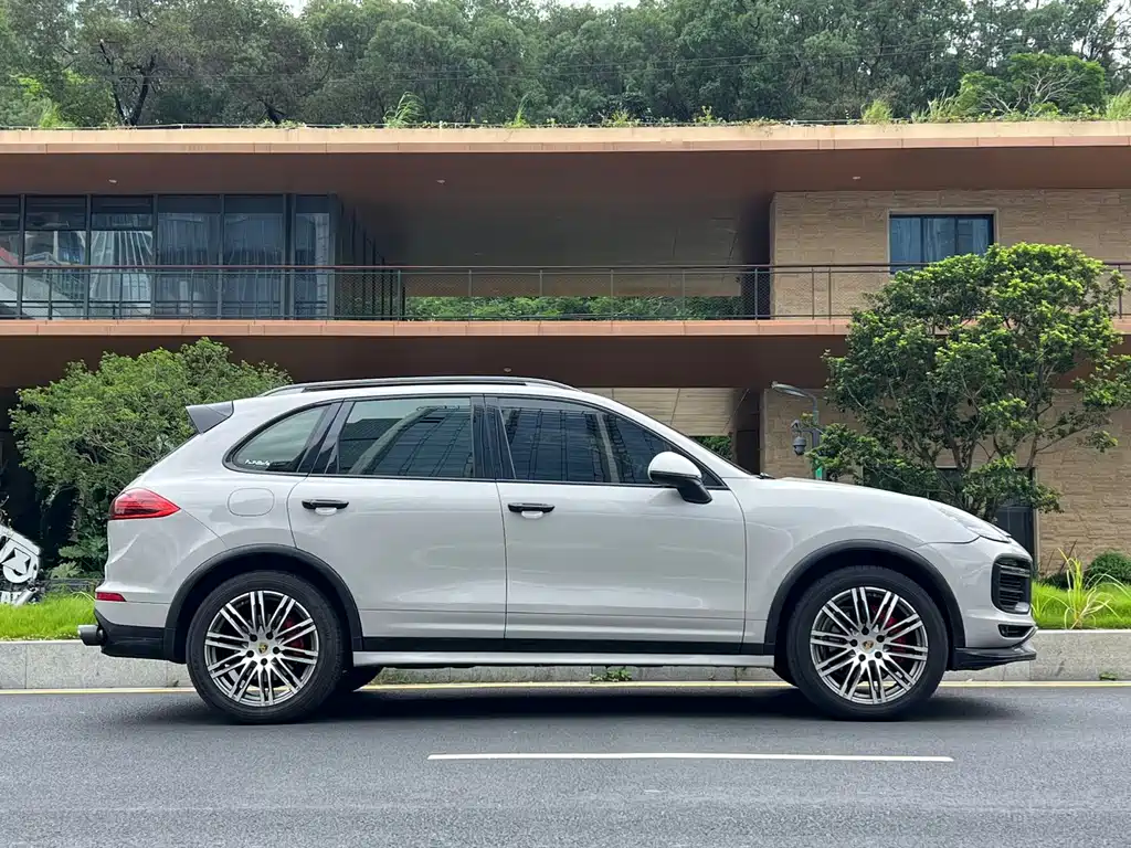 Porsche Cayenne 2015 — фото 7