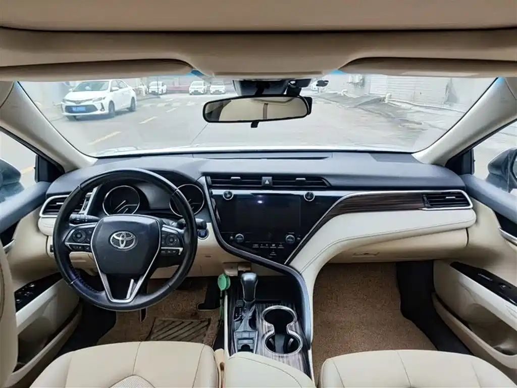 Toyota Camry 2020 — фото 6