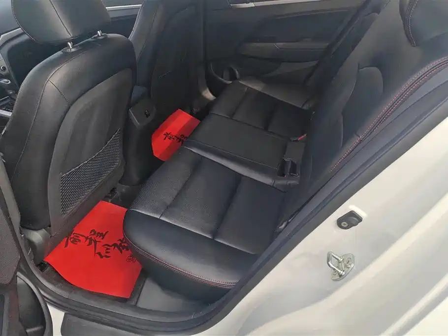 Hyundai Elantra 2019 — фото 11