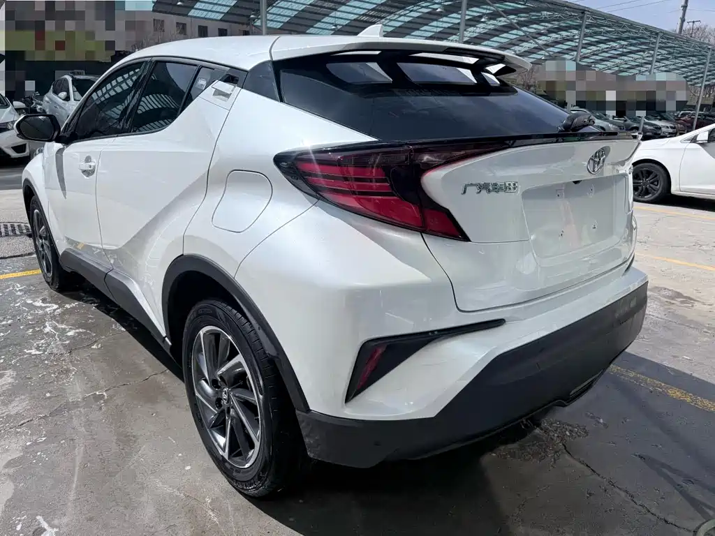 Toyota C-HR 2023 — фото 19