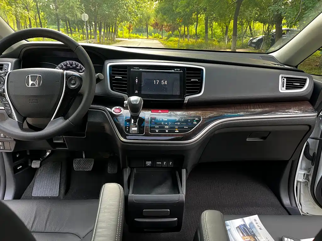 Honda Odyssey 2017 — фото 10