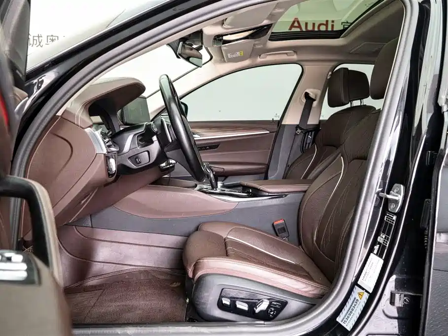 BMW 5 Series 2022 — фото 10
