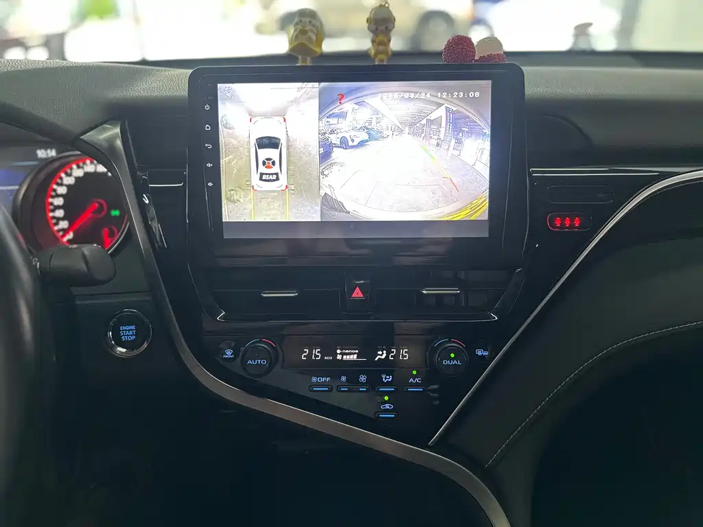 Toyota Camry 2023 — фото 13