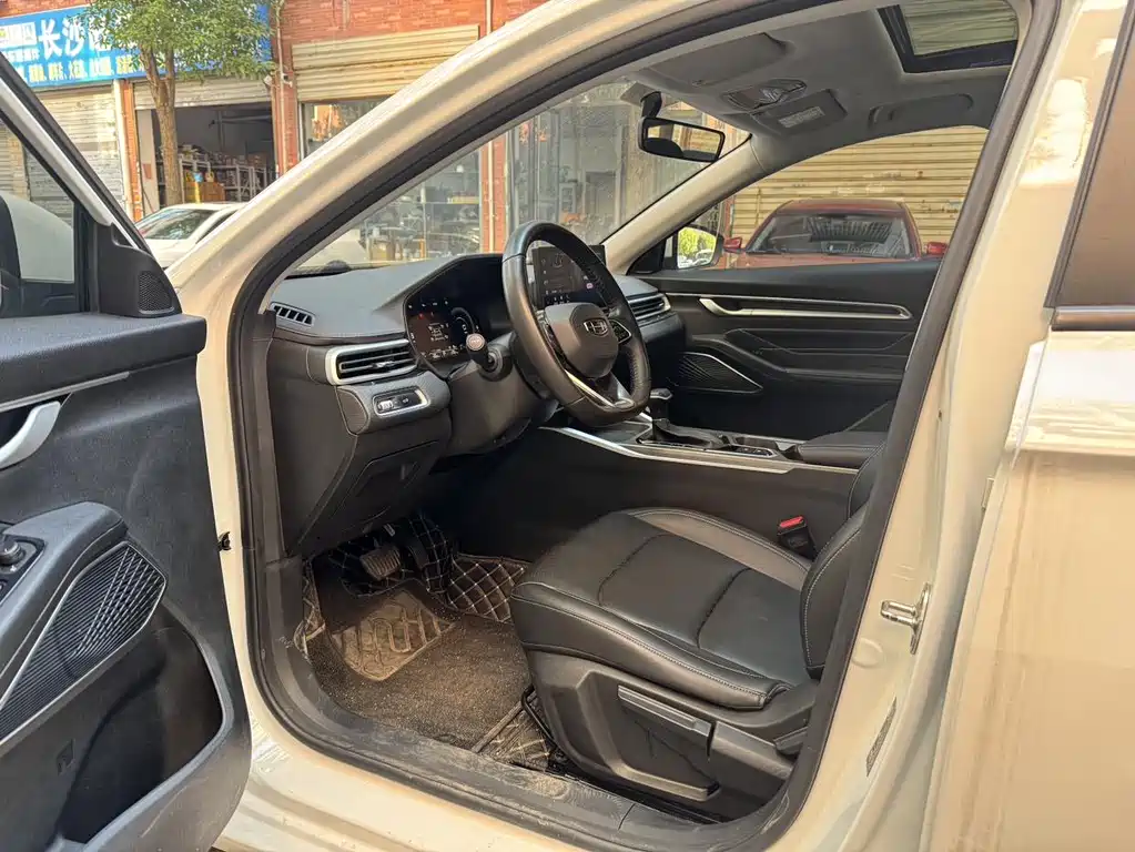 Geely Emgrand 2021
