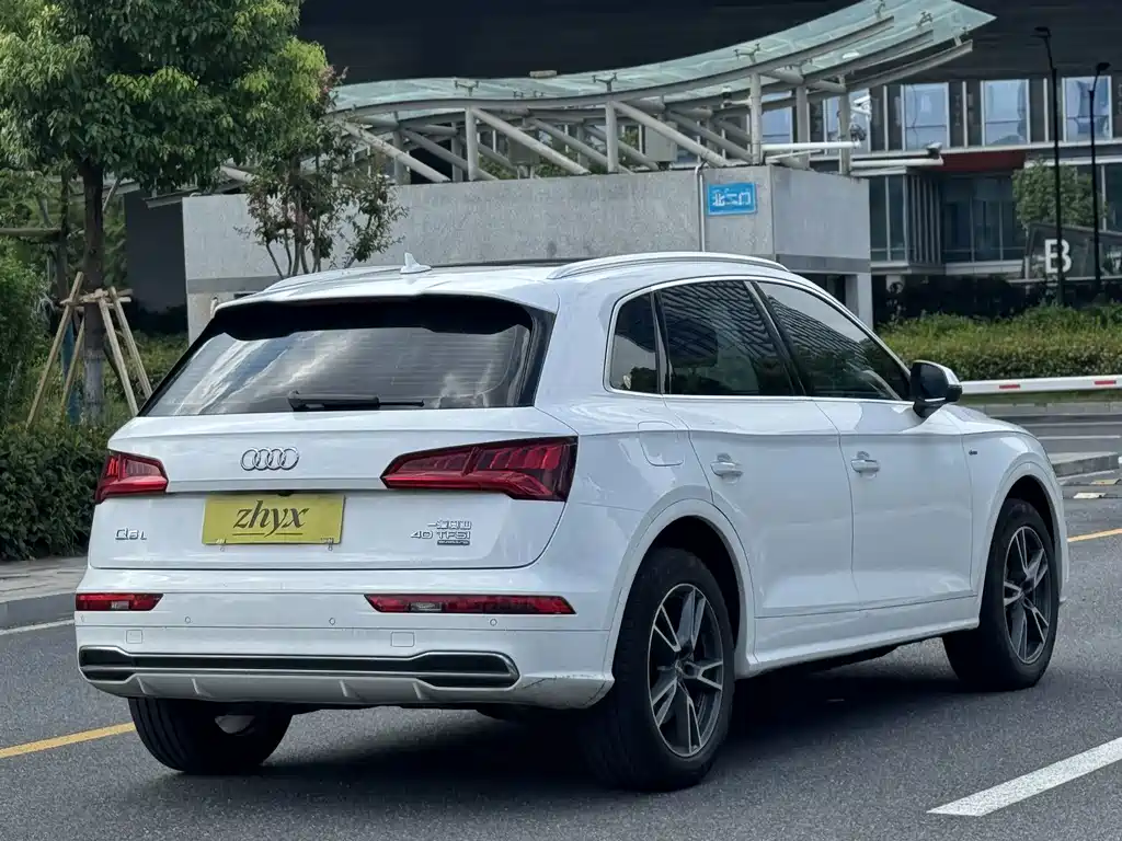 Audi Q5L 2019 — фото 7